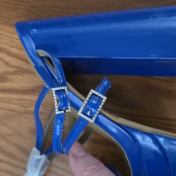 EGO Mavery Strappy Platform Heel Sandals - Picture 13 of 15